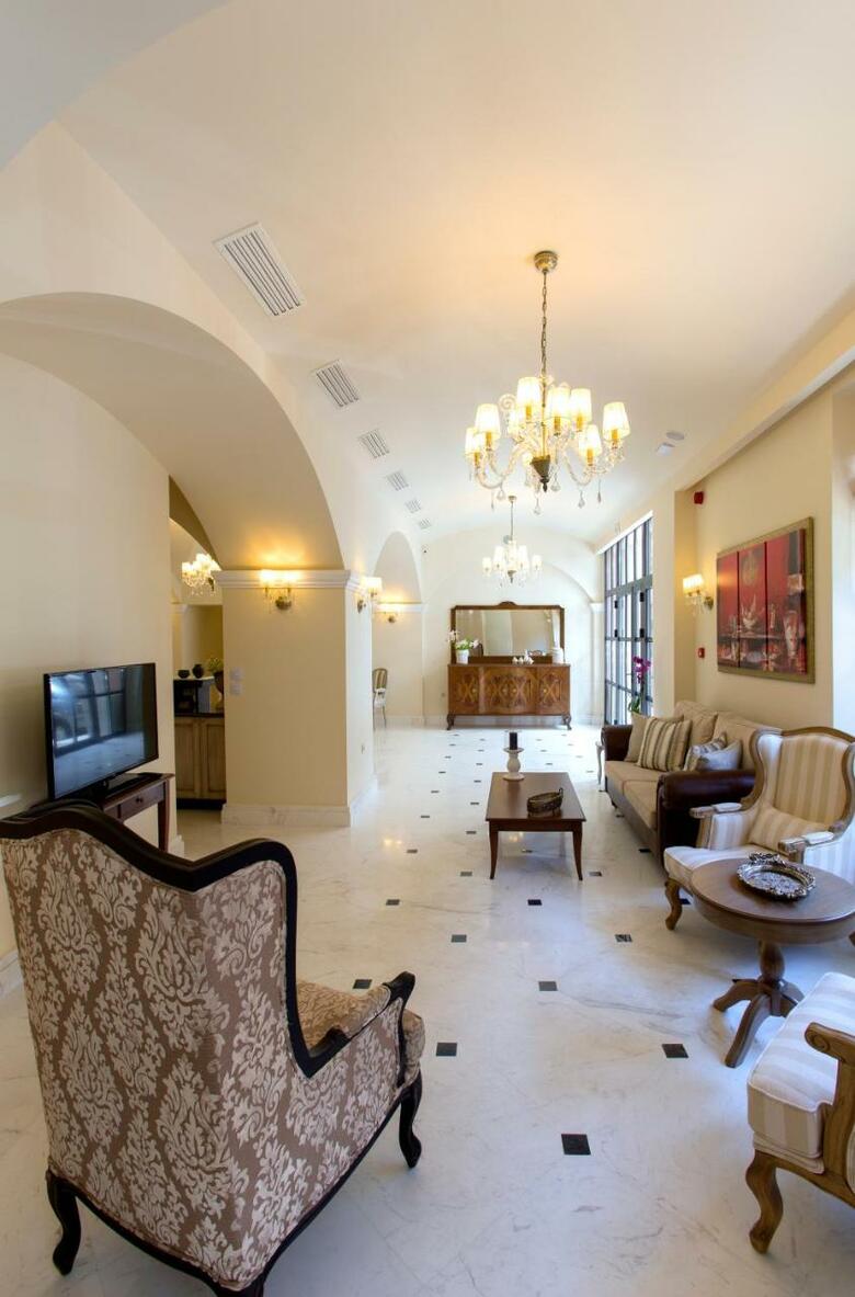 Aparthotel Ionia Suites