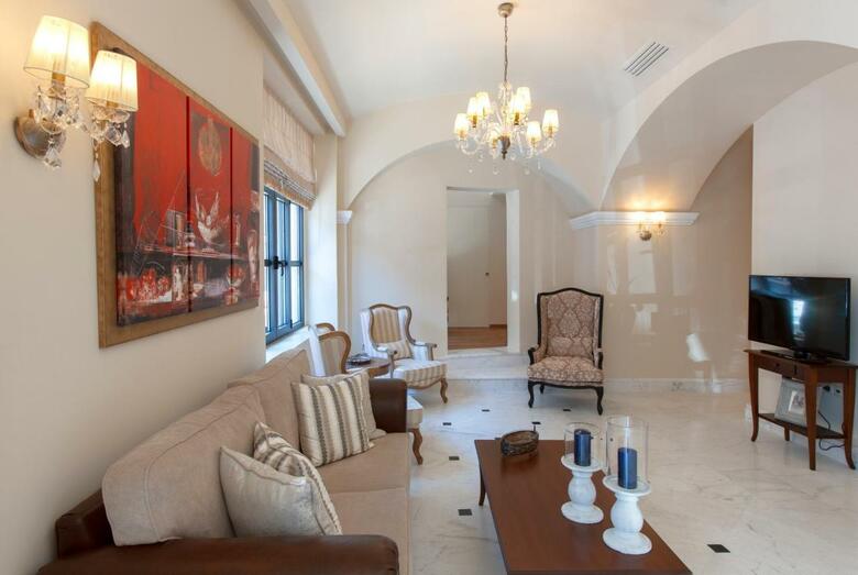Aparthotel Ionia Suites