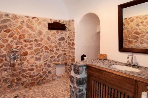 Santorini Heritage Villas