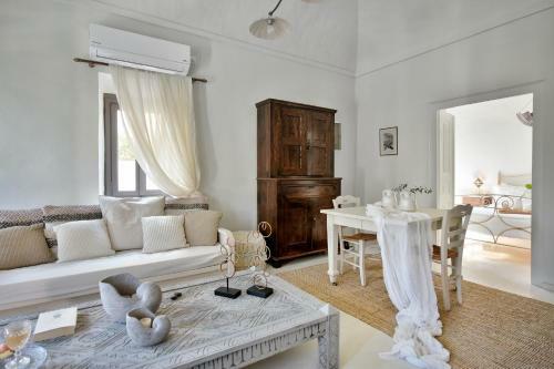 Villa Alia Mansion, Megalochori