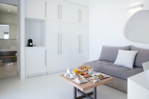 Hostal May Seven Suites - Adults Only