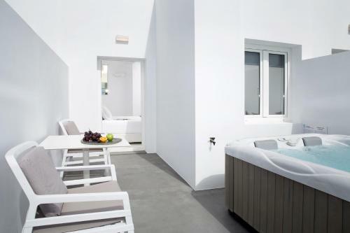 Hostal May Seven Suites - Adults Only