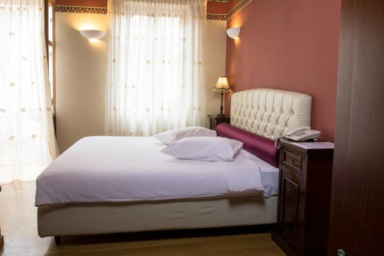 Hostal Kyveli Suites