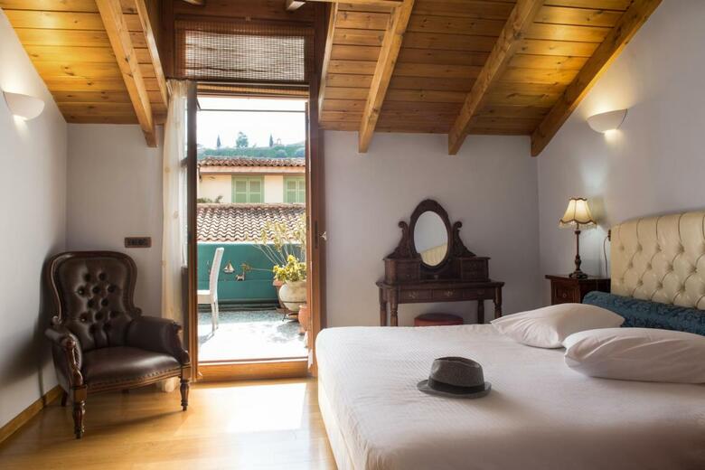 Hostal Kyveli Suites