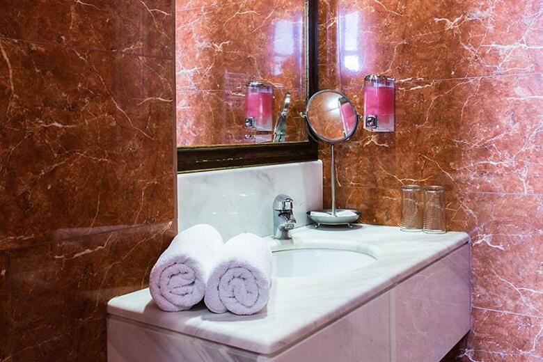 Hostal Kyveli Suites