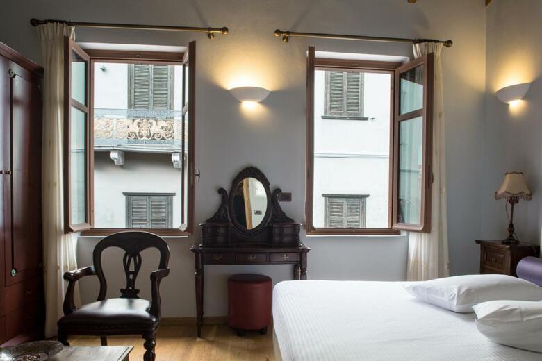 Hostal Kyveli Suites