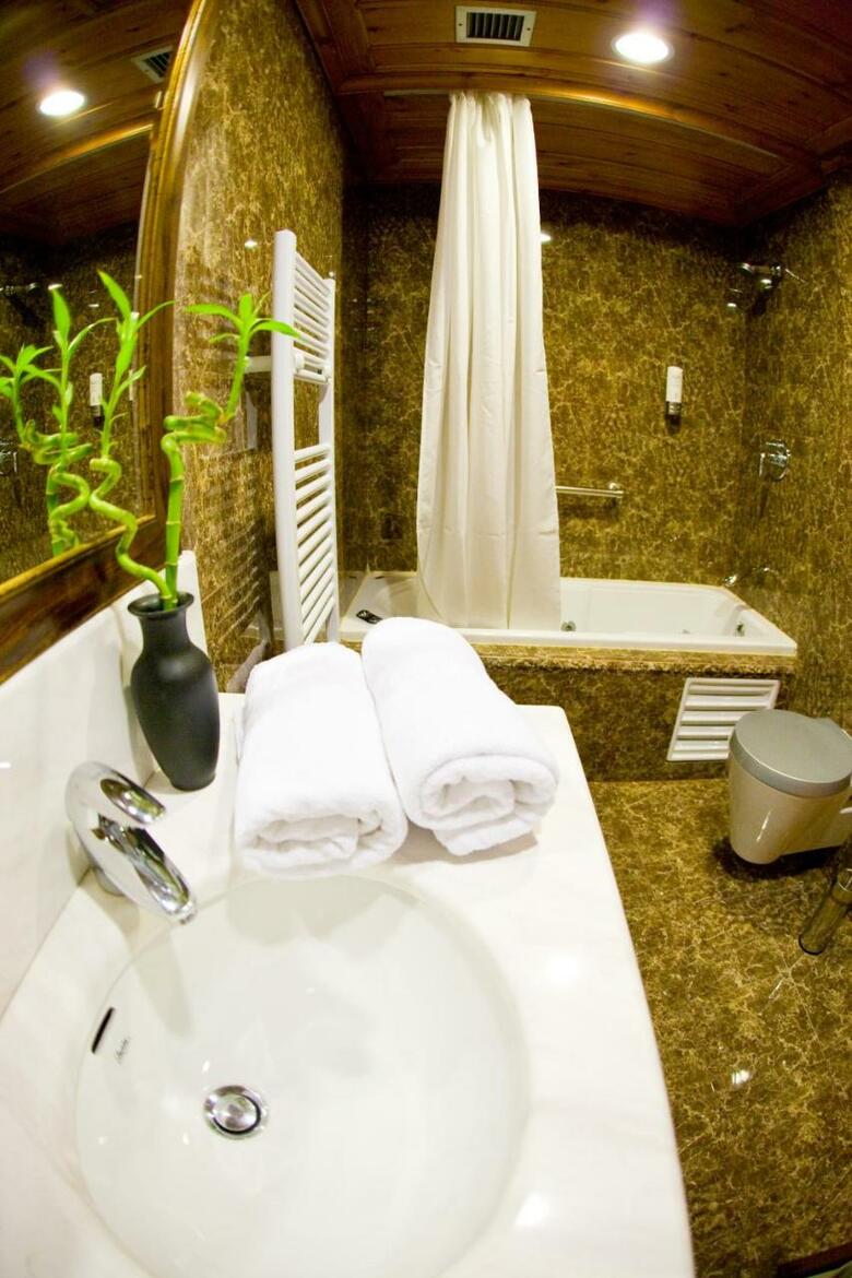 Hostal Kyveli Suites