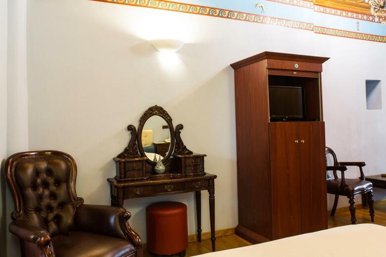 Hostal Kyveli Suites