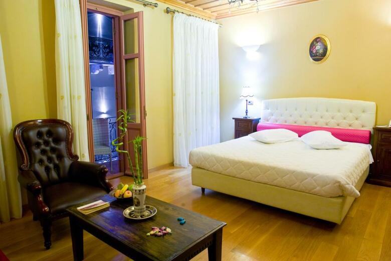 Hostal Kyveli Suites