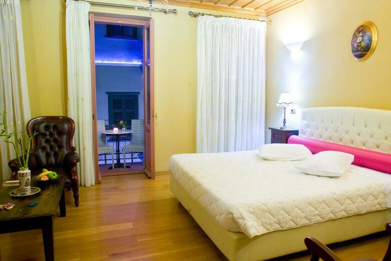 Hostal Kyveli Suites