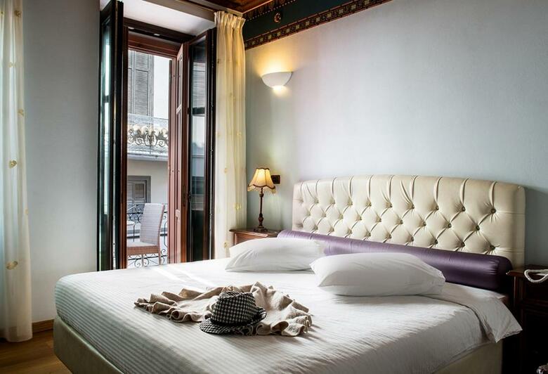 Hostal Kyveli Suites