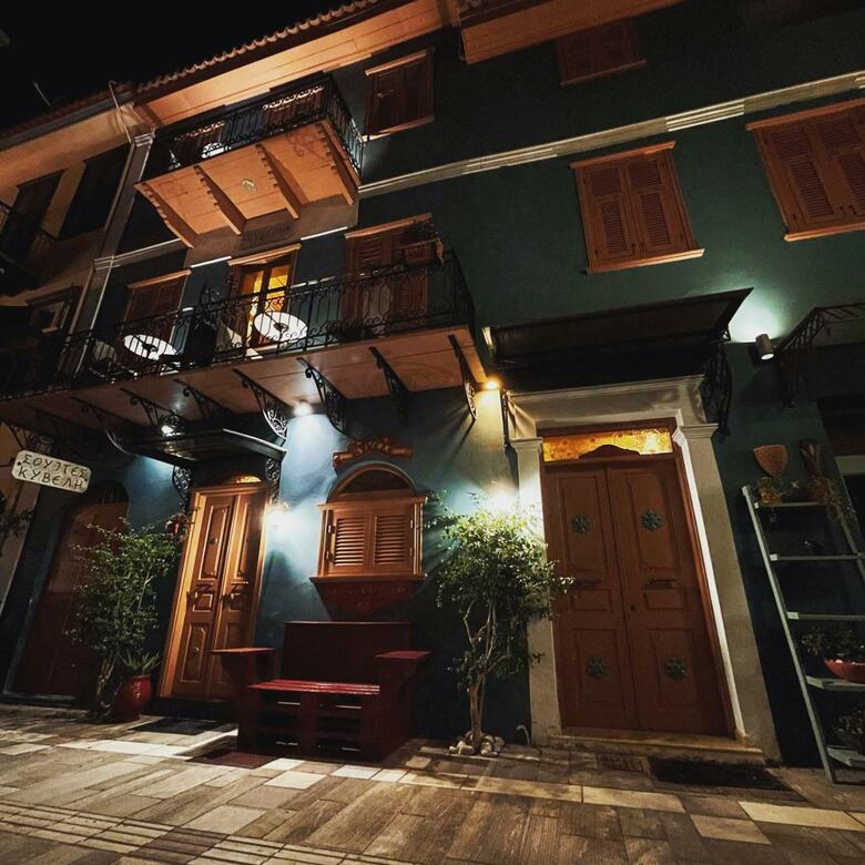 Hostal Kyveli Suites