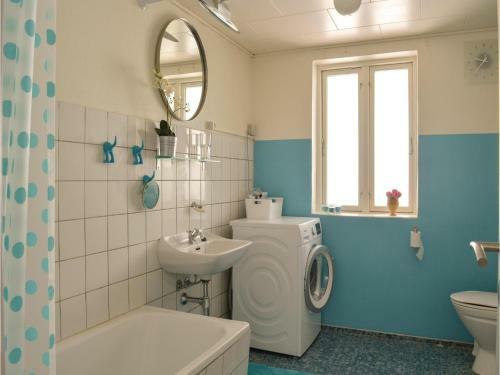 Three-bedroom Holiday Home In Asaa