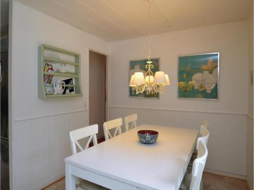 Three-bedroom Holiday Home In Idestrup