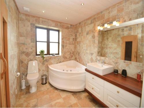 Three-bedroom Holiday Home In Vaggerlose