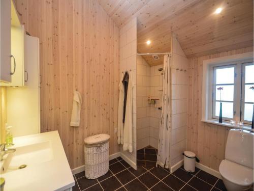 Three-bedroom Holiday Home In Vaggerlose