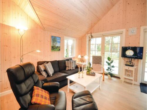 Three-bedroom Holiday Home In Vaggerlose