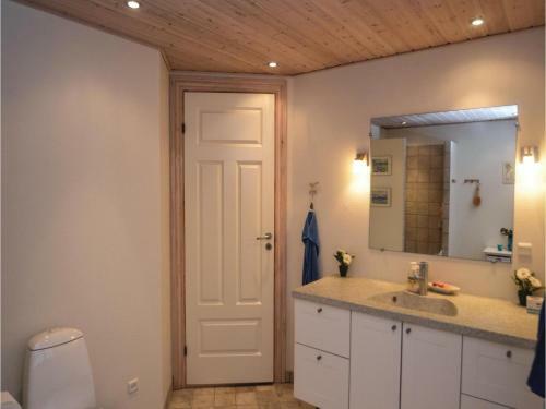 Two-bedroom Holiday Home In Vaggerlose