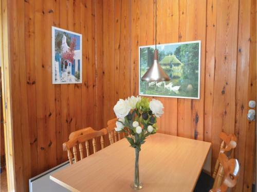 Two-bedroom Holiday Home In Vaggerlose