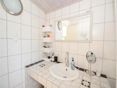 Three-bedroom Holiday Home In Vaggerlose