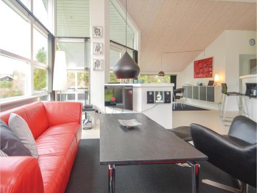 Three-bedroom Holiday Home In Vaggerlose