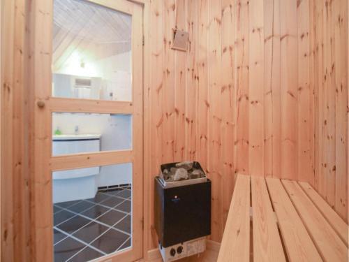 Three-bedroom Holiday Home In Vaggerlose