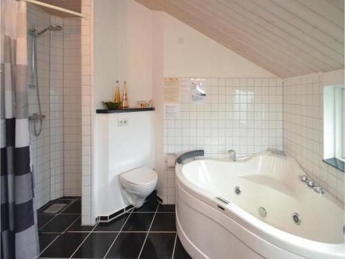 Three-bedroom Holiday Home In Vaggerlose