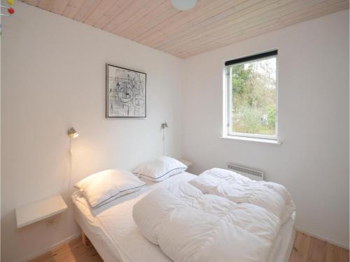 Three-bedroom Holiday Home In Vaggerlose