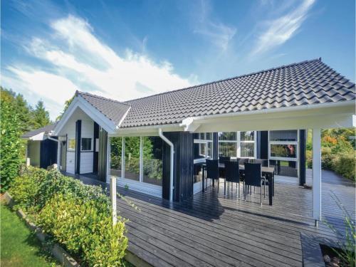 Three-bedroom Holiday Home In Vaggerlose