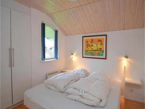 Three-bedroom Holiday Home In Vaggerlose