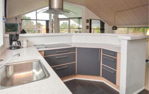 Three-bedroom Holiday Home In Vaggerlose