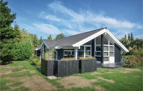Three-bedroom Holiday Home In Vaggerlose