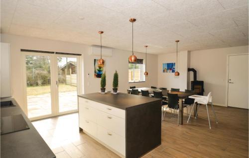 Three-bedroom Holiday Home In Vaggerlose
