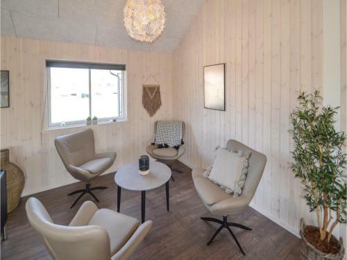 Twelve-bedroom Holiday Home In Grenaa