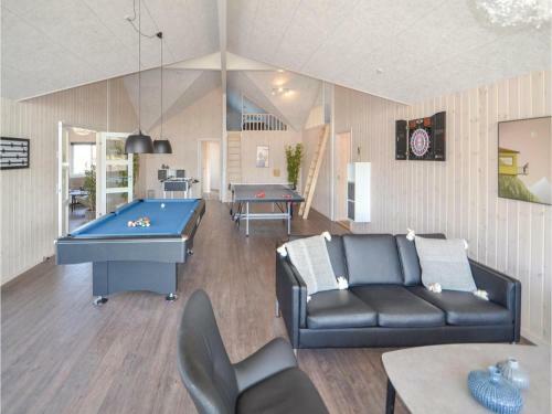 Twelve-bedroom Holiday Home In Grenaa