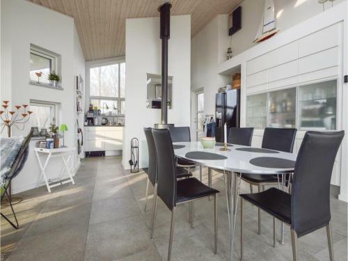 Three-bedroom Holiday Home In Haderslev