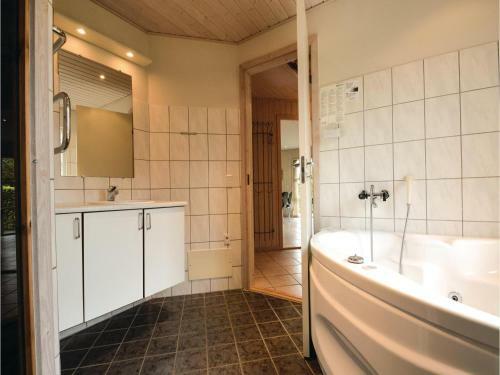 Three-bedroom Holiday Home In Haderslev