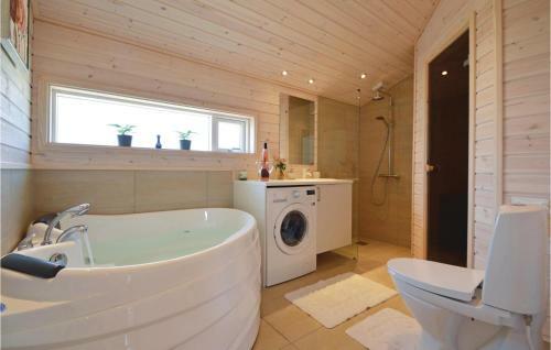 Four-bedroom Holiday Home In Haderslev