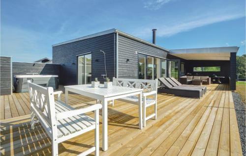 Three-bedroom Holiday Home In Haderslev