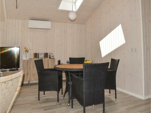 Four-bedroom Holiday Home In Hals