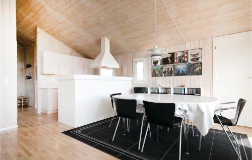 Three-bedroom Holiday Home In Hjorring