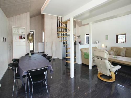 Three-bedroom Holiday Home In Hjorring