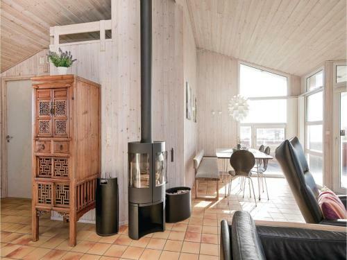 Three-bedroom Holiday Home In Hjorring