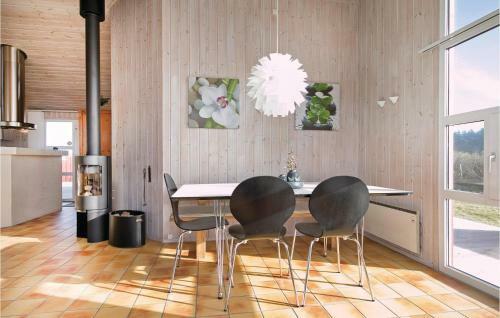 Three-bedroom Holiday Home In Hjorring