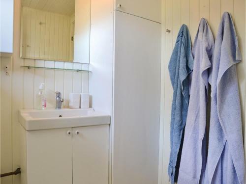 Three-bedroom Holiday Home In Hornbak