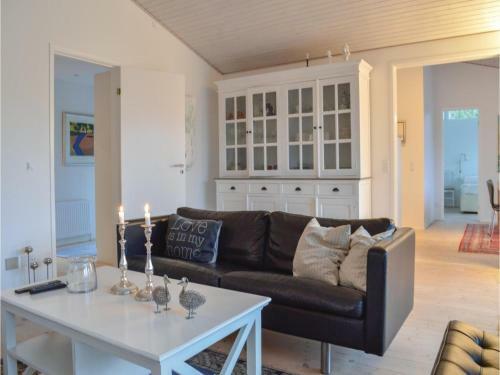 Three-bedroom Holiday Home In Hornbak