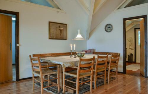 Three-bedroom Holiday Home In Hornbak