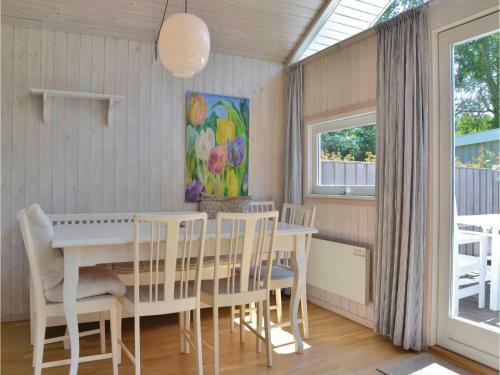 Three-bedroom Holiday Home In Hornbak