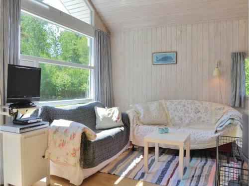Three-bedroom Holiday Home In Hornbak