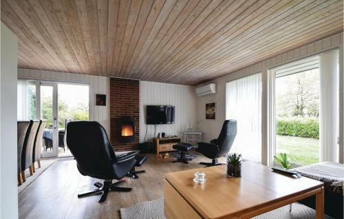 Three-bedroom Holiday Home In Juelsminde